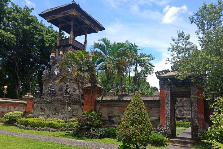 Bali : Denpasar Town,Garuda Wisnu Kencana Statue & Uluwatu Temple - Photo 1 of 6