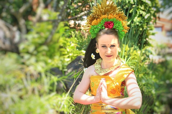 Balinese Traditional Costume - Photo 1 of 22