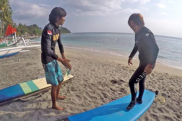 Learn basic skill of surf for beginner