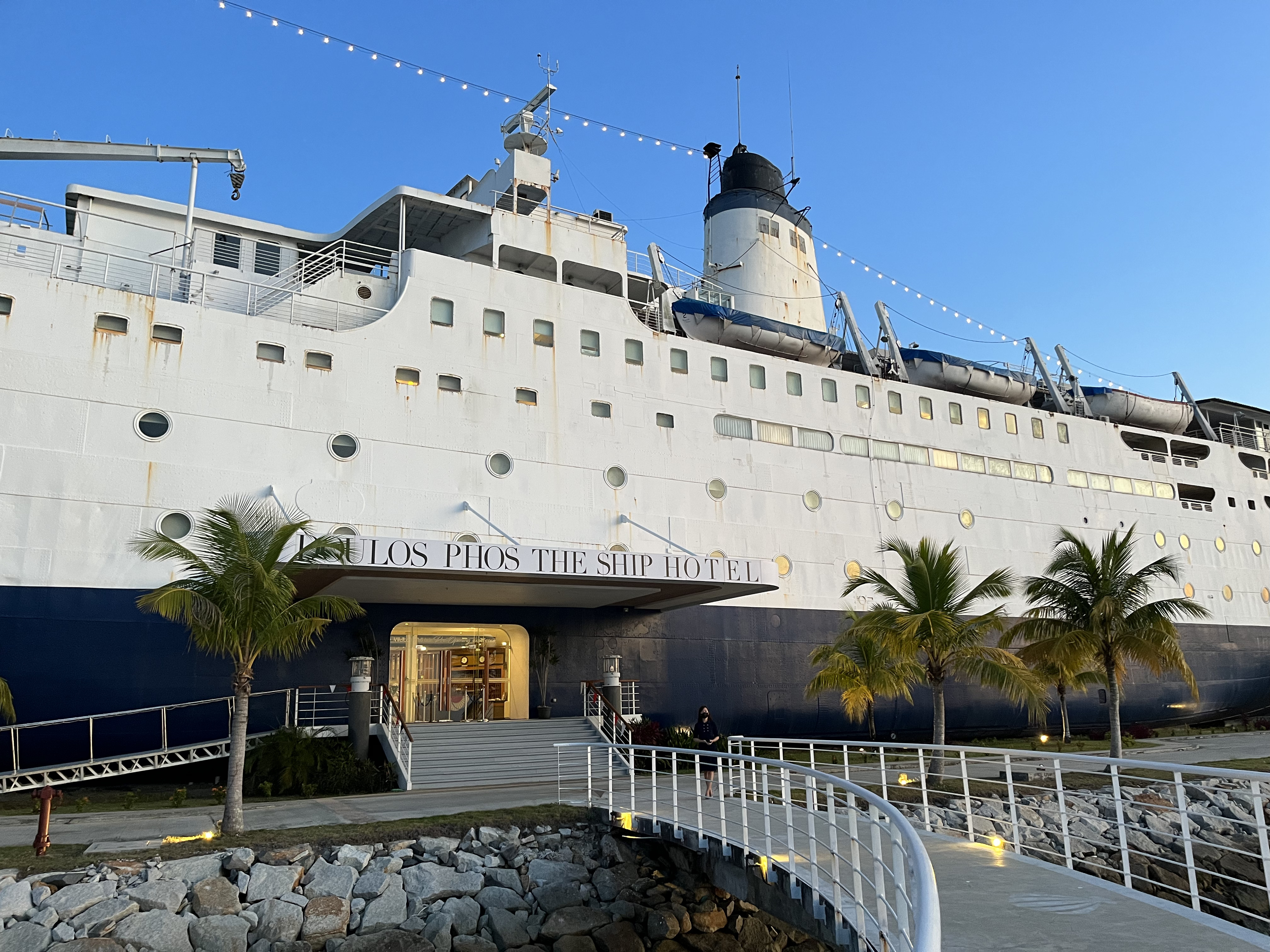 Doulos Phos The Ship Hotel Bintan - Photo 1 of 10