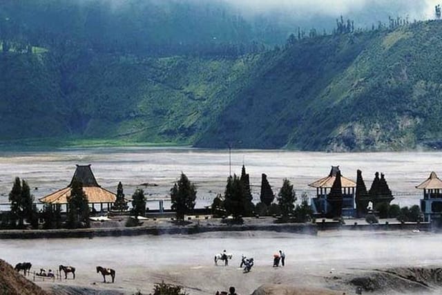 Luhur Poten temple - Bromo