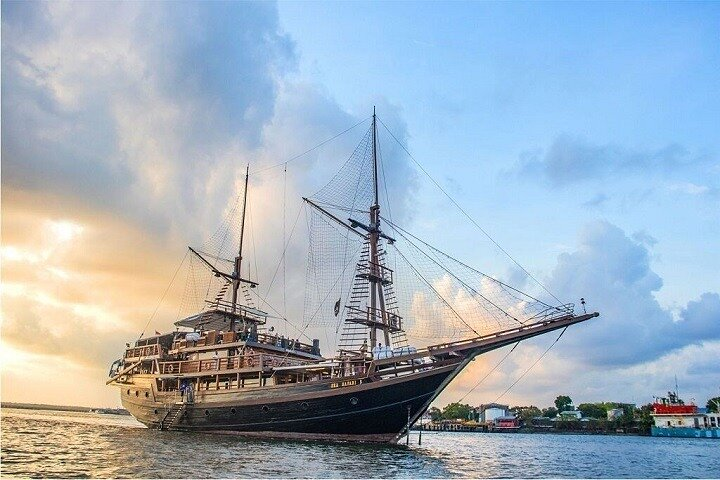 Indonesia: Pirate Dinner Cruise - Photo 1 of 6