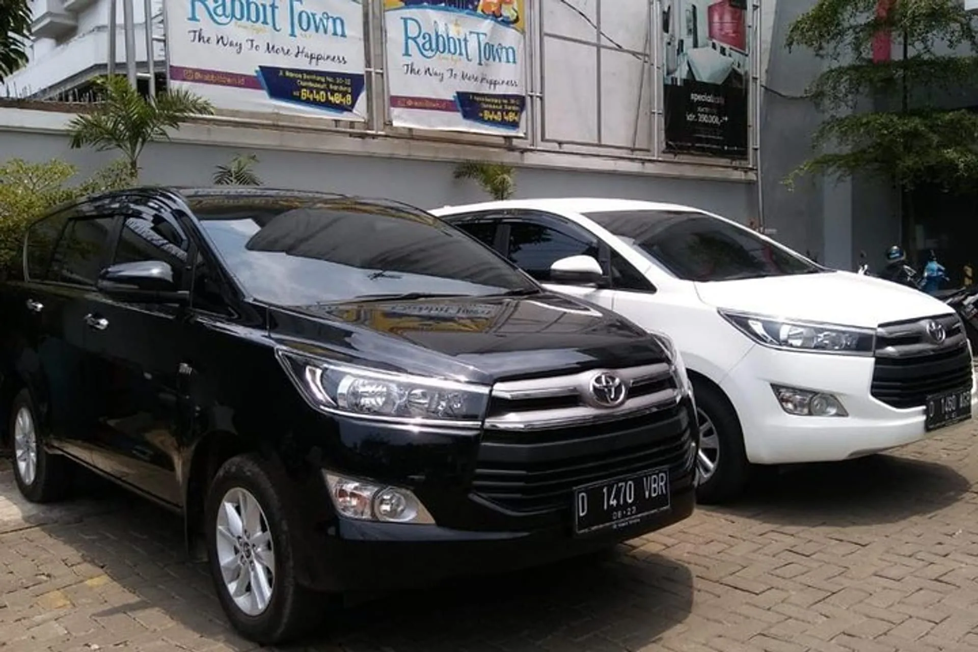 5be295c1-ccfa-4e0b-8b7a-c4fb1cf66672_innova-reborn-tour-driver-car-rental-in-bandung-xlarge.webp