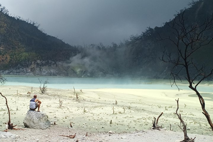 Enjoying Kawah Putih 