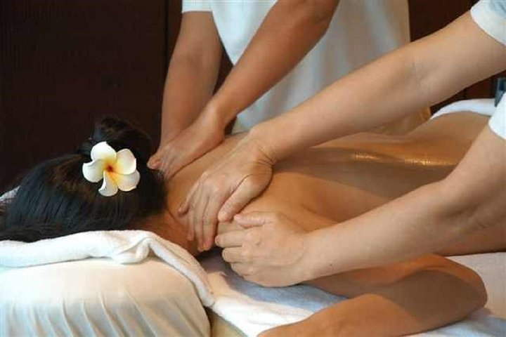 Four Hands Body Massage by LuxMe Bali Spa