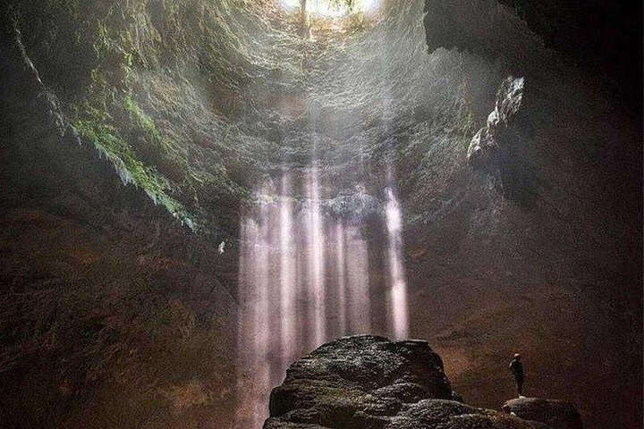 JOMBLANG CAVE
In the end, we only regret the chances we didn’t take."
Pesan sekarang!!!
 wa.me/6281804128869

#borobudurtemple
#Timangbeach #mountmerapi #jomblangcave #explorejogjakarta 