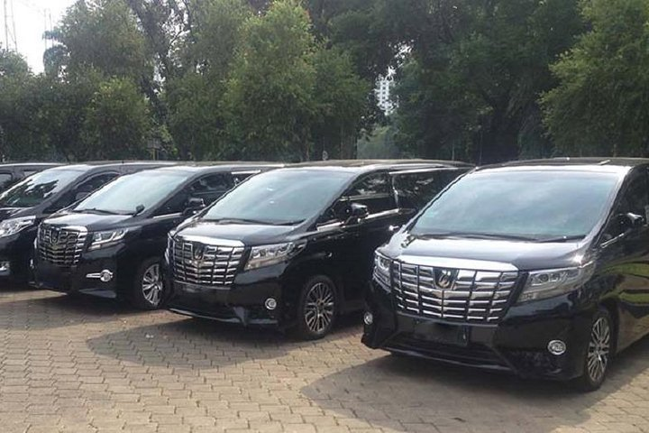 Private Airport Transfer Jakarta VIP Luxury Van - Photo 1 of 4