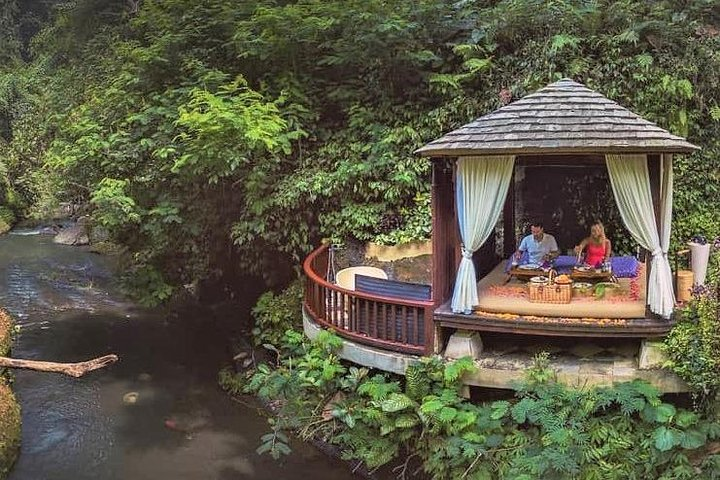 Romantic Riverside Picnic Lunch Experience at Hanging Gardens of Bali - Photo 1 of 6