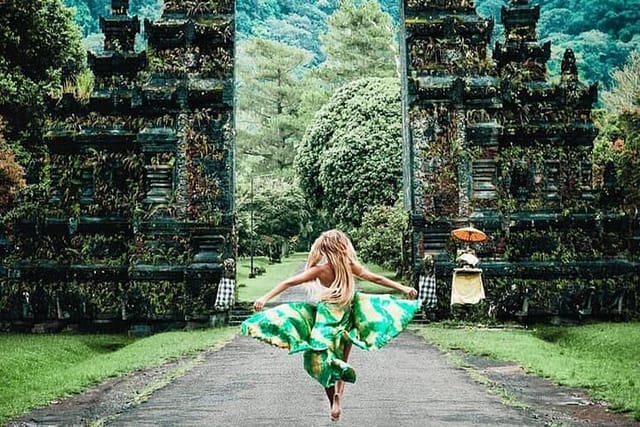 Famous handara gate1, north bali tours