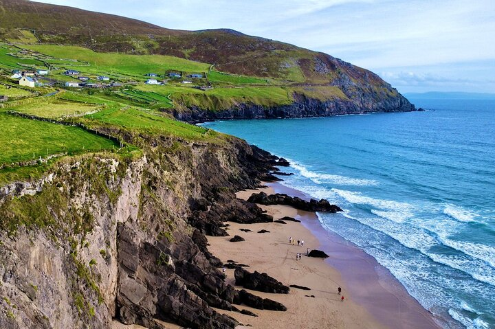 Coumeenoole Beach