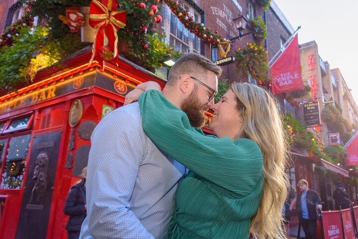 Dublin Love Story: Captivating Couples' Photoshoot - Photo 1 of 23