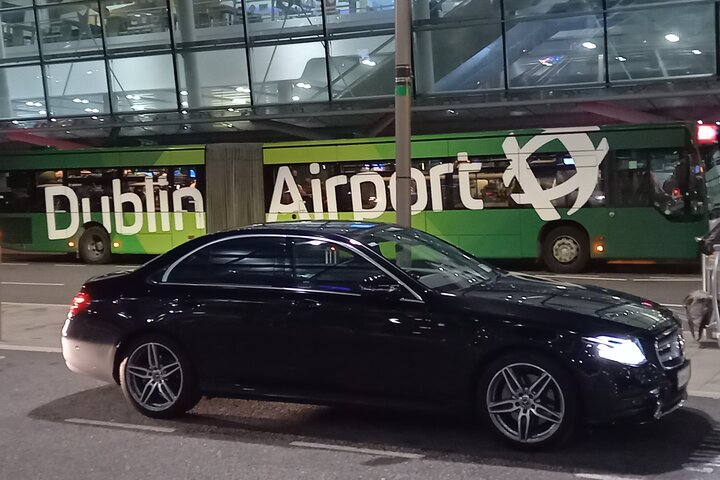 Dublin Airport Private Car Service toCenter Parcs Lonnford Forest.