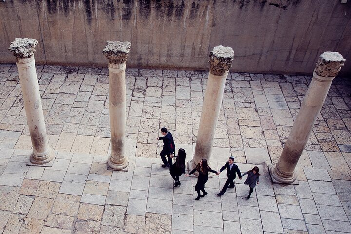 Family Photoshoot Experience Through the Walls of the Old City - Photo 1 of 4