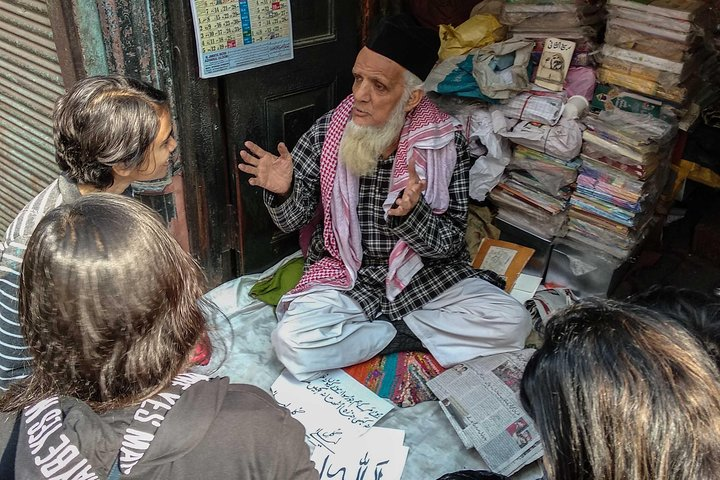 Talking to a calligraphy artist of old city of Agra