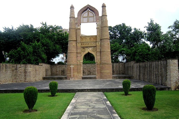 Chanderi – History with a silken touch (Day Excursion from Jhansi) - Photo 1 of 7