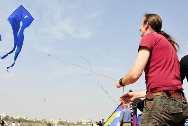 enjoy-kite-flying-and-dinner-with-a-jaipur-family_1