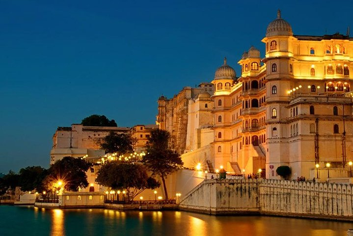 Exclusive 1-day Udaipur Tour with High End SUV Car. - Photo 1 of 4