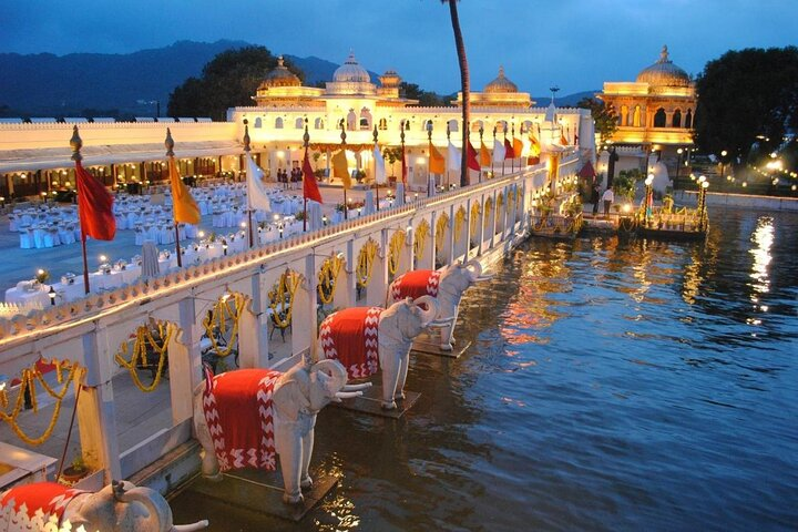 Jag Mandir Island Dinner with Lake Pichola Boat Ride transfers - Photo 1 of 7