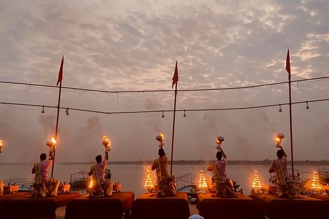 marigold-boat-tour-in-varanasi_1