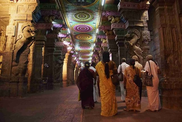 Night Ceremony in Madurai Meenakshi Amman Temple  - Photo 1 of 3