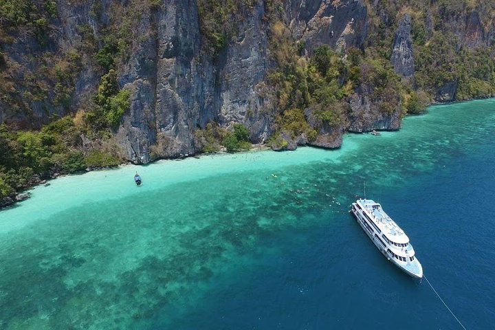 Phuket to Phi Phi By Ferry Include transfer from Hotel - Photo 1 of 3