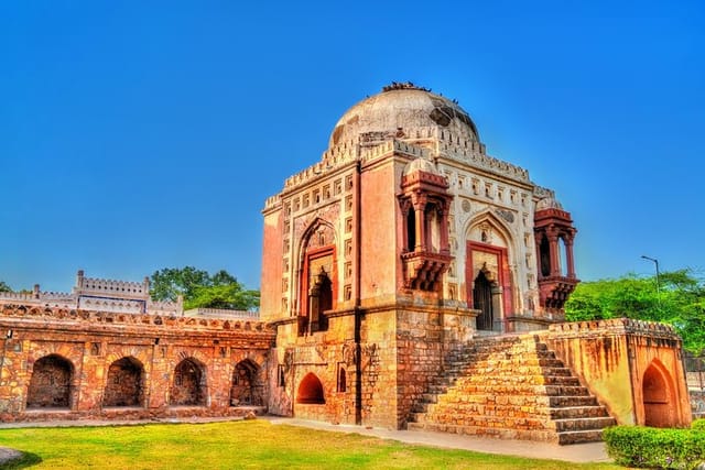 Qutub Minar & Mehrauli Temple/Market  - Photo 1 of 9