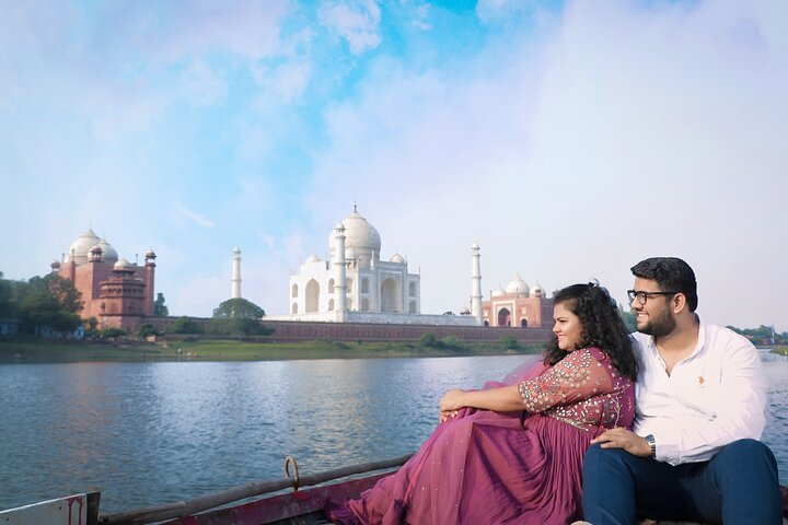 Boat Ride Photoshoot behind the Taj Mahal

