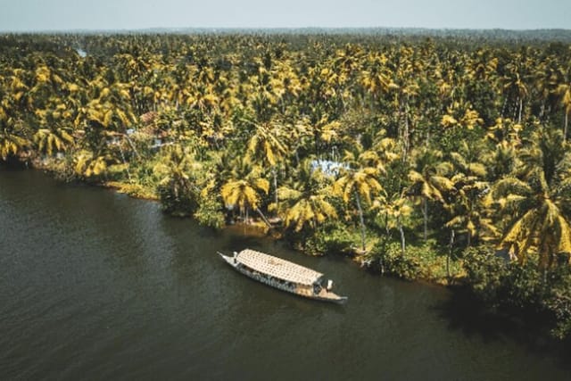 Tour in Quaint Kerala and Cruise in Tranquil Backwaters. - Photo 1 of 12