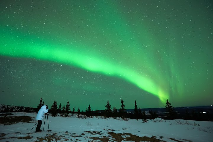 Learn the basic of northern lights photography on our tour