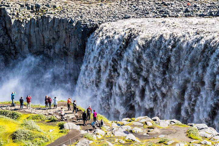 Diamond circle tour and beautiful Dettifoss waterfall 