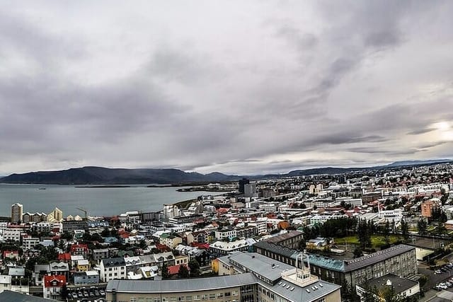 helicopter-tour-reykjavik-city-with-landing-at-mount-esja_1