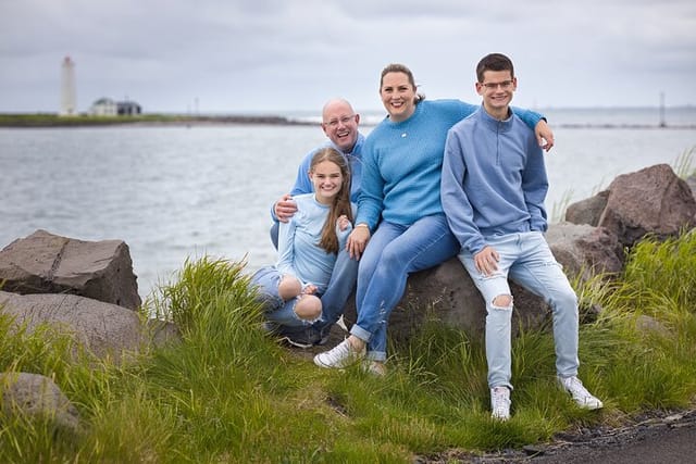 Family photoshoot by Gabriel, Localgrapher in Reykjavik