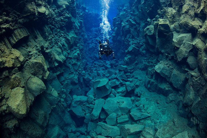 Silfra Diving Between Continents Tour From Thingvellir National Park - Photo 1 of 7