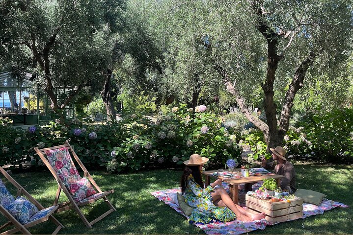 Botanical Picnic in a Historical Garden in the Heart of Sorrento - Photo 1 of 6