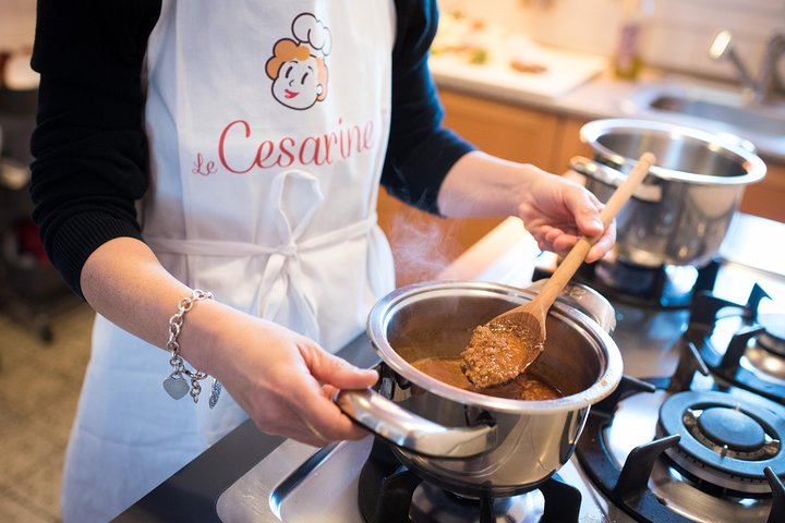 Making Bolognese sauce