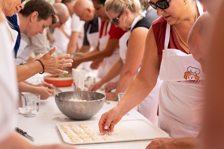 group cooking class