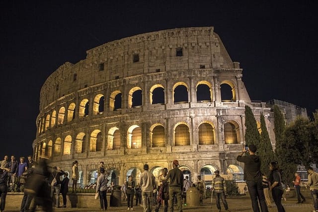 Colosseum and Roman forum by night - Photo 1 of 7