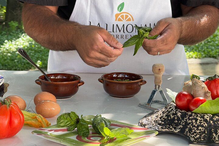 Cook and eat in the citrus grove in Sorrento - Photo 1 of 9