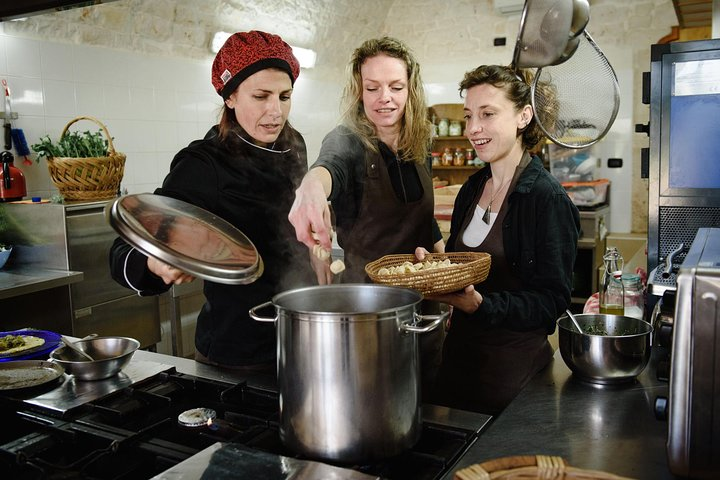 Cooking class: We prepare orecchiette with vegetables from the garden - Photo 1 of 5