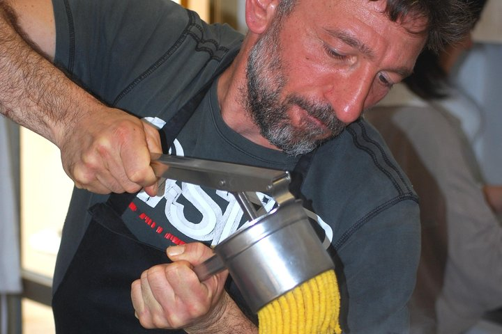 Pio extruding homemade pasta