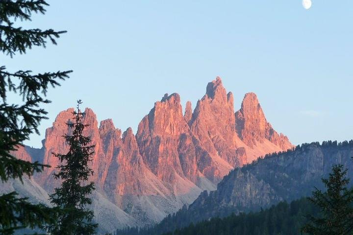 Daily tours in the Dolomites with departure and arrival in Cortina d'Ampezzo - Photo 1 of 7