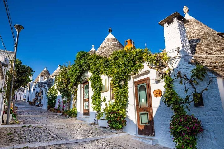 Experience in Alberobello with miniature trullo construction - Photo 1 of 6