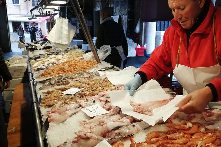 Fish shopping in Rialto and home cooking in Murano - Photo 1 of 16