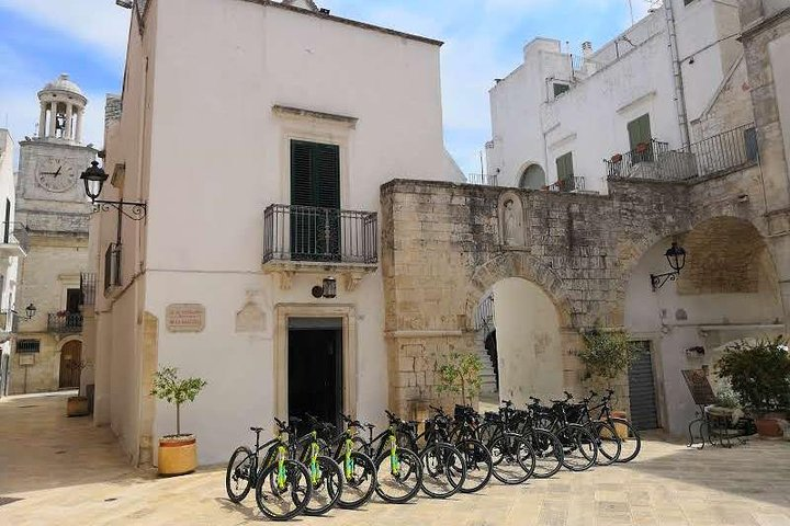 GPS tour with E-Bike on cycleroute of acqueduct Pugliese with wine tasting directly in vineyards - Photo 1 of 9