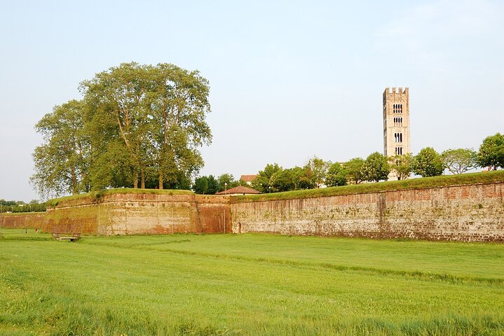 Guided Tour of Lucca by E-bike or City bike - Photo 1 of 6