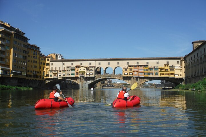 Paddling under the famous Pontevecchio