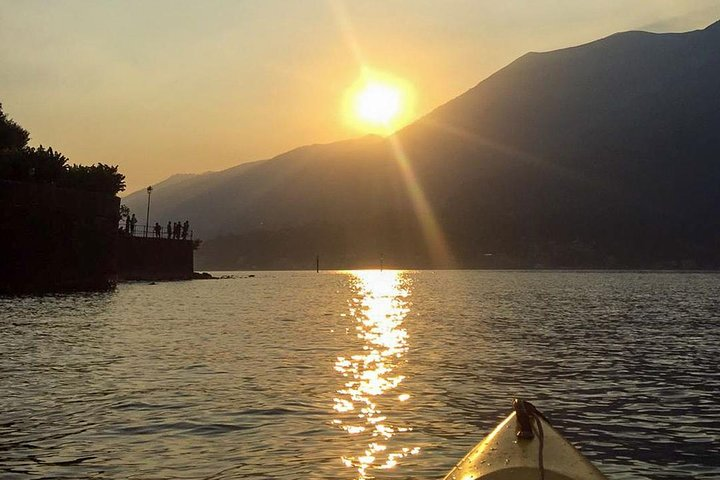 Lake Como - Bellagio: Golden Hour Kayak Tour at Bellagio promontory edge