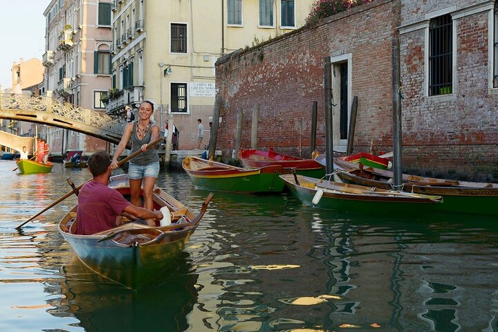 Learn to row in the canals of Venice - Photo 1 of 7