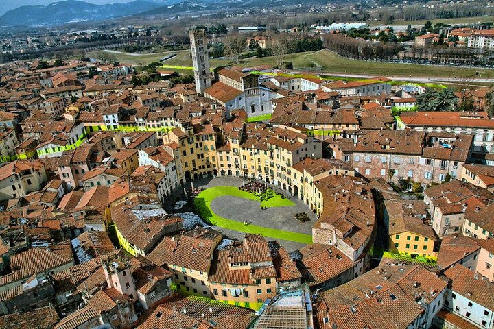 Lucca: Self-Guided Tour by Bike with MAP - Photo 1 of 6