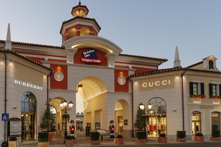 Outlet Best Shopping Mall Tour - Photo 1 of 9